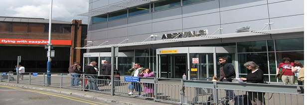 Luton Airport MiniCab Service by Yolo Ride London
